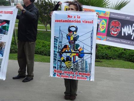 escultura Tola protestas