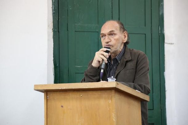 Samuel Cárdich escritor huanuqueño visita el Barrio Quijote