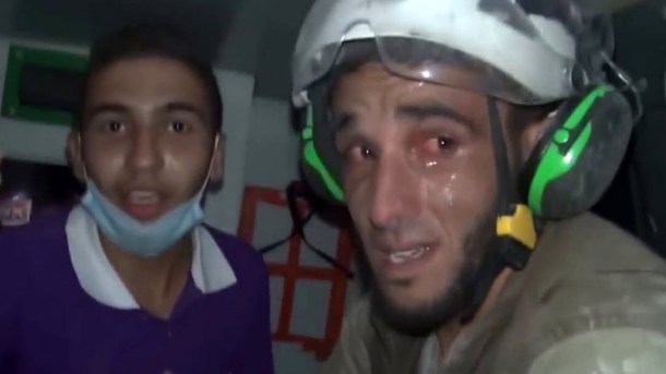 casco-blanco-abu-khalifa-conmovido-foto-de-frente