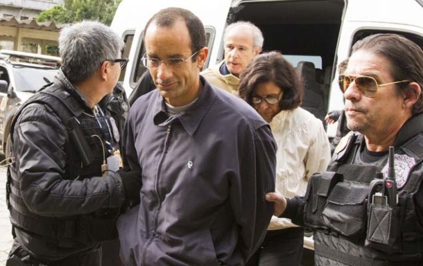 CURITIBA, PR, 20.06.2015: OPERAÇÃO-LAVA JATO - Presidente da Odebrecht, Marcelo Odebrecht deixa o IML após realização de exame de corpo delito na manhã deste sábado (20), em Curitiba (Foto: Paulo Lisboa/Folhapres)