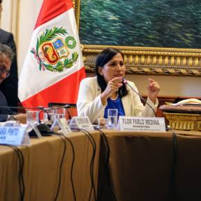 Ministra de Educación de Perú rechaza indignada contenidos inapropiados en texto&nbsp;escolar