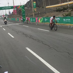Ciclista peruano Israel Hilario sacó chispas a la pista en carrera de ruta de Parapanamericanos 2019
