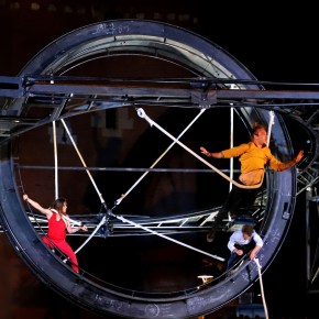 Circo contemporáneo francés »Perceptions» : Desafiante viaje de física cuántica sobre el&nbsp;escenario