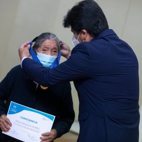 Adultos mayores comerciantes ambulantes autorizados en espacios públicos del Cercado aprendieron a leer, escribir y cálculo básico a través de Aprendiendo Emprendo de la&nbsp;MML