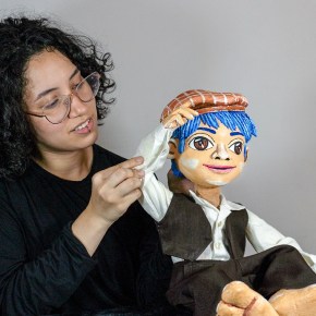 «Los sonidos al otro lado de mi puerta»: Obra de teatro de títeres de formato distendido para niños neurodivergentes