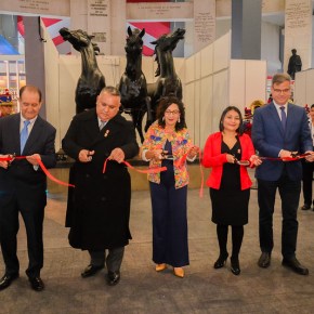 La 28ª Feria Internacional del Libro de Lima – Edición Bicentenario en sus primeros días: Además de la vasta oferta cultural, en su recinto se une a la campaña de vacunación gratuita neumococo, influenza, etc. del&nbsp;Minsa