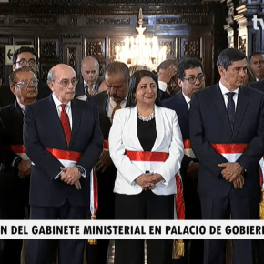 Presidente interino de Perú designado por el Congreso de la República, Balcázar, tomó juramento a su gabinete de ministros encabezados por la ex ministra de economía de Jerí, Denisse Miralles, con la sorpresa de la confirmación en el cargo del propio Hernando De Soto sólo horas&nbsp;antes