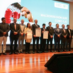 Pacto nacional por la Infraestructura y el Desarrollo Productivo del Perú suscrito en Arequipa suscrito por la SNI y gremios empresariales responde al compromiso de sus representantes por hacer que el beneficio del crecimiento económico llegue a todos los peruanos con proyectos como los ocho 2026-2028 con la inversión de 3 mil millones de&nbsp;dólares